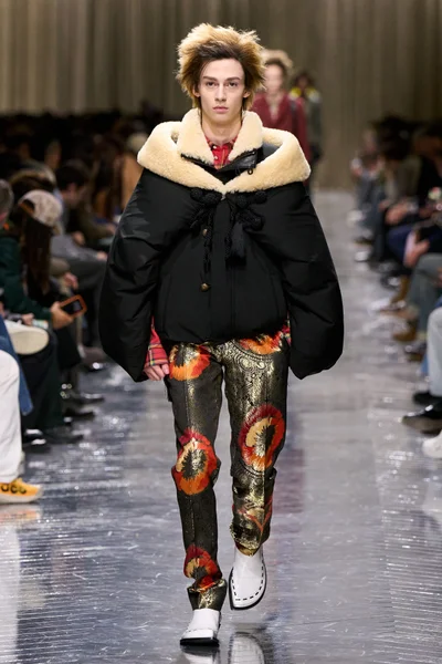 Look 30